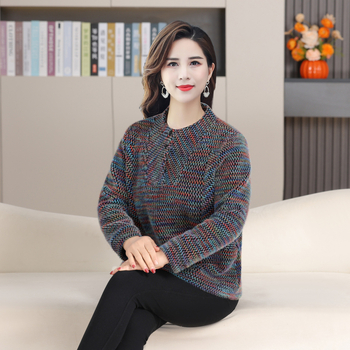 Top tricotat căptușit cu fleece, cu glugă, pentru femei de vârstă mijlocie și în vârstă; croială lejeră; amestec bumbac-poliester (30–50% bumbac, 30–50% poliester); model gradient; mâneci lungi; guler rotund.