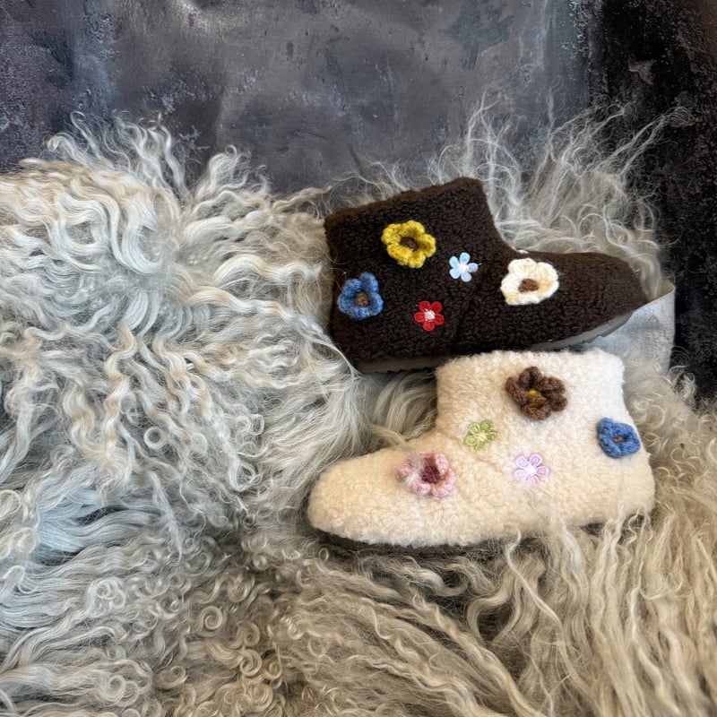 Dječje čizme od vunenog materijala, s bočnim zipom, debela podstava i potplat od teleće tetive