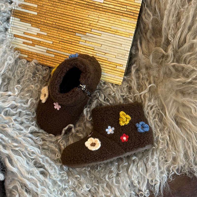 Dječje čizme od vunenog materijala, s bočnim zipom, debela podstava i potplat od teleće tetive