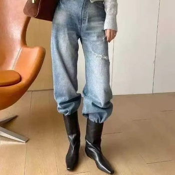 Μίνιμαλ μποτάκια με τετράγωνη μύτη, σφηνοειδές τακούνι 1–3 εκ, επάνω υλικό: δέρμα δευτέρου στρώματος