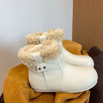 Κοντά χιονικά μποτάκια από δέρμα βοδιού με επένδυση γούνας, άνω μέρος από split leather, σόλα καουτσούκ, slip-on, ύψος τακουνιού 3–5 cm