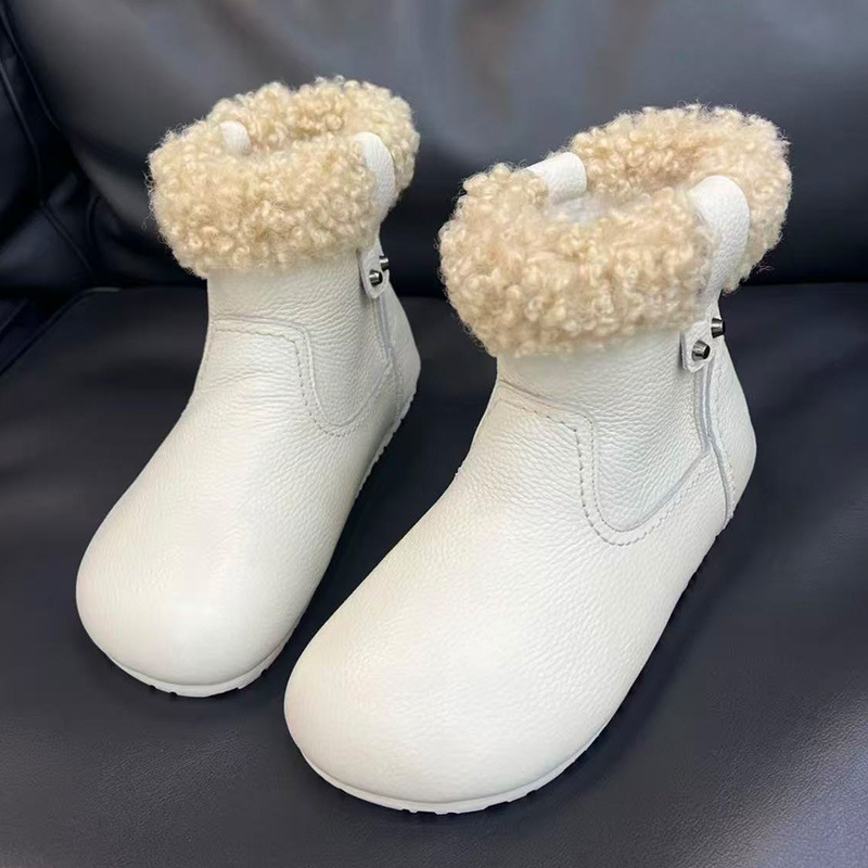 Κοντά χιονικά μποτάκια από δέρμα βοδιού με επένδυση γούνας, άνω μέρος από split leather, σόλα καουτσούκ, slip-on, ύψος τακουνιού 3–5 cm