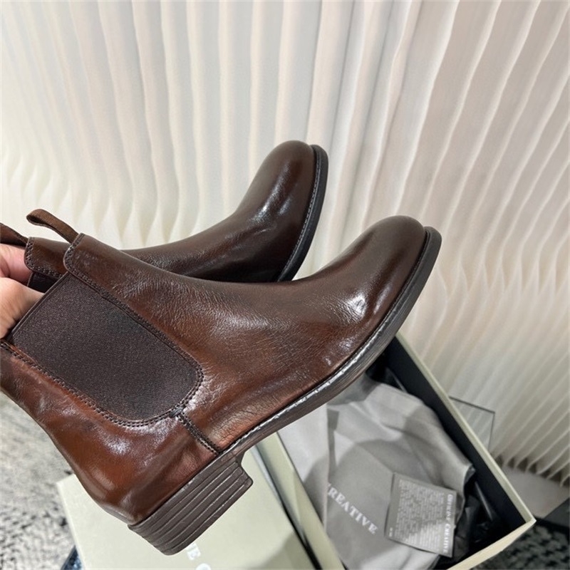 Ženske Chelsea čizme Officine Creative, gornji materijal od prve teleće kože, gumeni đon, okrugla prst, elastična traka, niski pet 1-3 cm