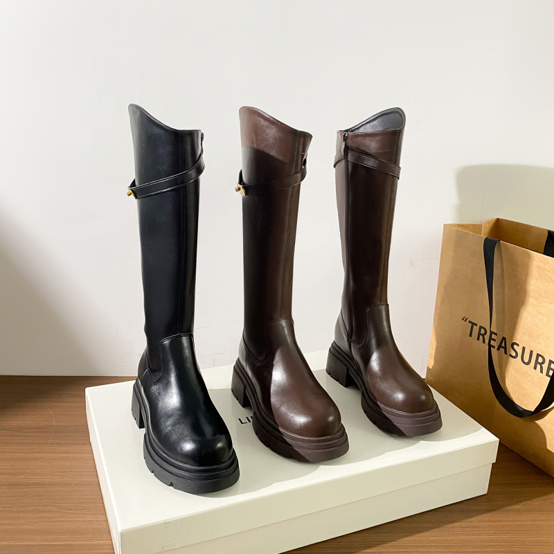 Botosei de damă fashion, cu gambă înaltă în stil cavaler — fermoar lateral, cataramă de închidere, talpă din cauciuc, partea superioară PU, toc mediu 3–5 cm