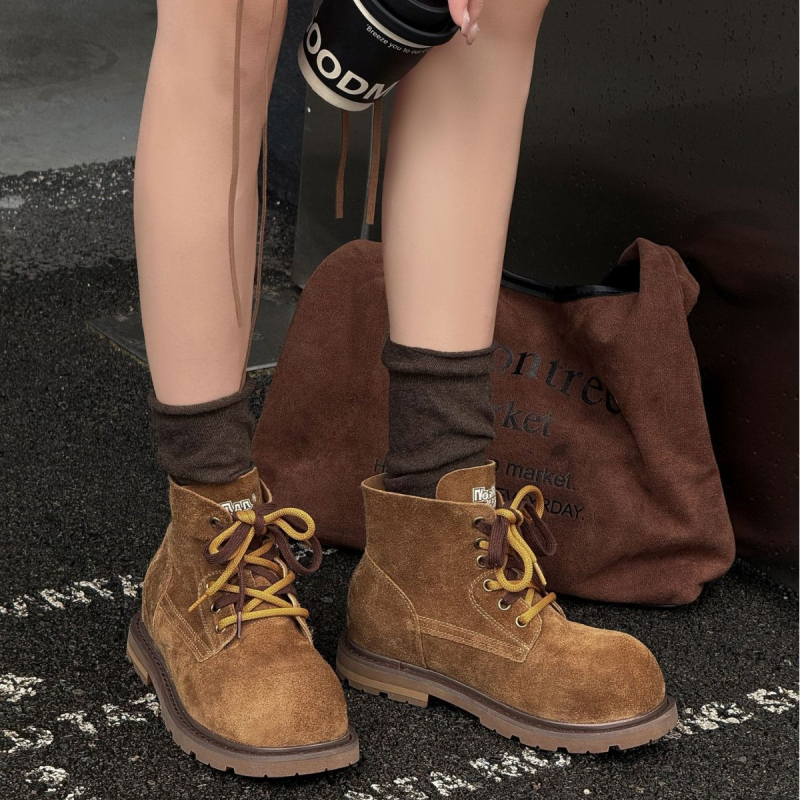 Cizme Martin pentru femei cu toc ridicat de 3–5 cm, piele de vițel, talpă din cauciuc, vârf rotund, stil retro