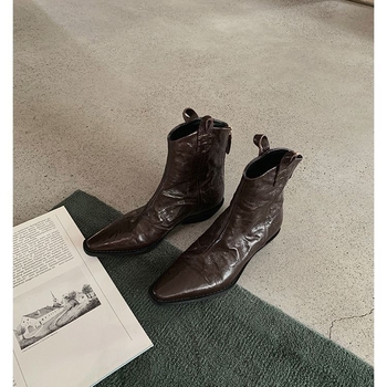 Ženske kaubojske čizme - šiljasti vrh, V-izrez, srednja visina pete 3–5 cm, gornji materijal mikrovlakna, potplat od gume