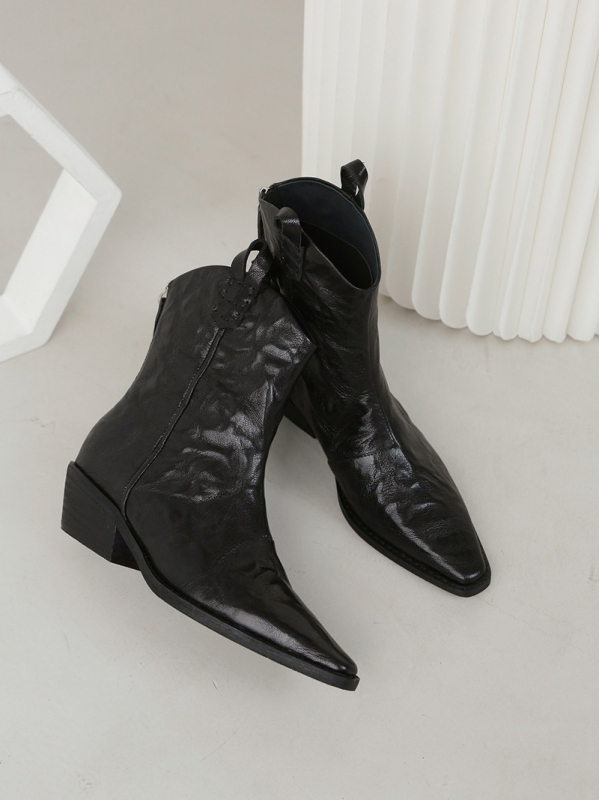 Ženske kaubojske čizme - šiljasti vrh, V-izrez, srednja visina pete 3–5 cm, gornji materijal mikrovlakna, potplat od gume