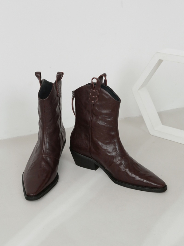 Ženske kaubojske čizme - šiljasti vrh, V-izrez, srednja visina pete 3–5 cm, gornji materijal mikrovlakna, potplat od gume