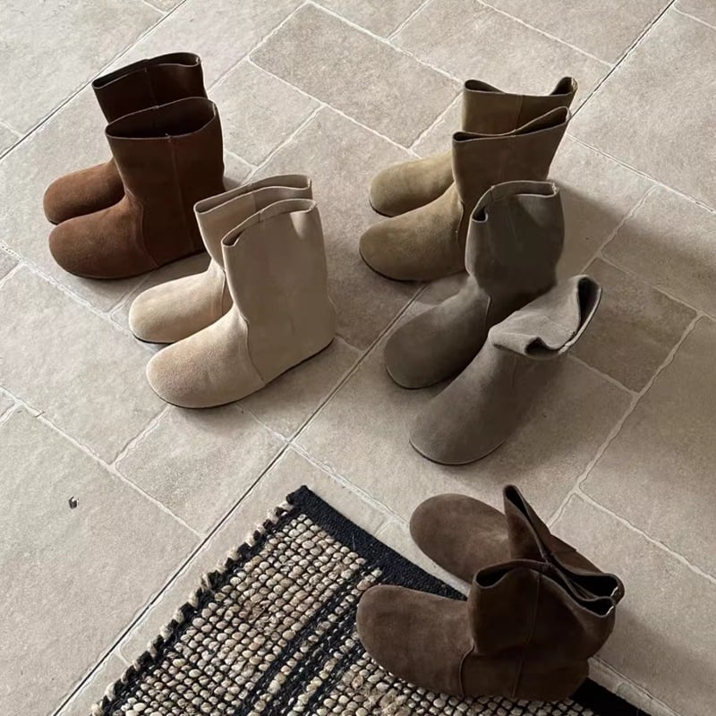 Moderne čizme od nubuk kože goveda, gumeni potplat, niski potpetica 1–3 cm, zaobljeni vrh, kratka potkoljenica