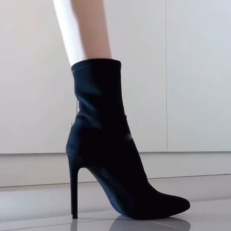 Čizme tip čarapa od velura, špičast nos, izuzetno visoke pete iznad 8 cm