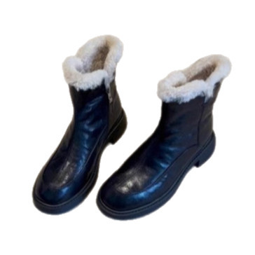 Ženske uske čizme s gornjim dijelom od prave kože i kožnom podstavom, gumena potplat, debeli pet 3–5 cm, niski dio čizme, bočni zatvarač.