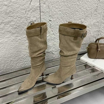 Ženske veluru čizme s oštrim vrhom, visokim topom i uskim potpeticama (6-8 cm)