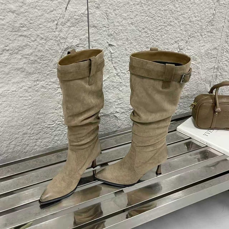 Ženske veluru čizme s oštrim vrhom, visokim topom i uskim potpeticama (6-8 cm)
