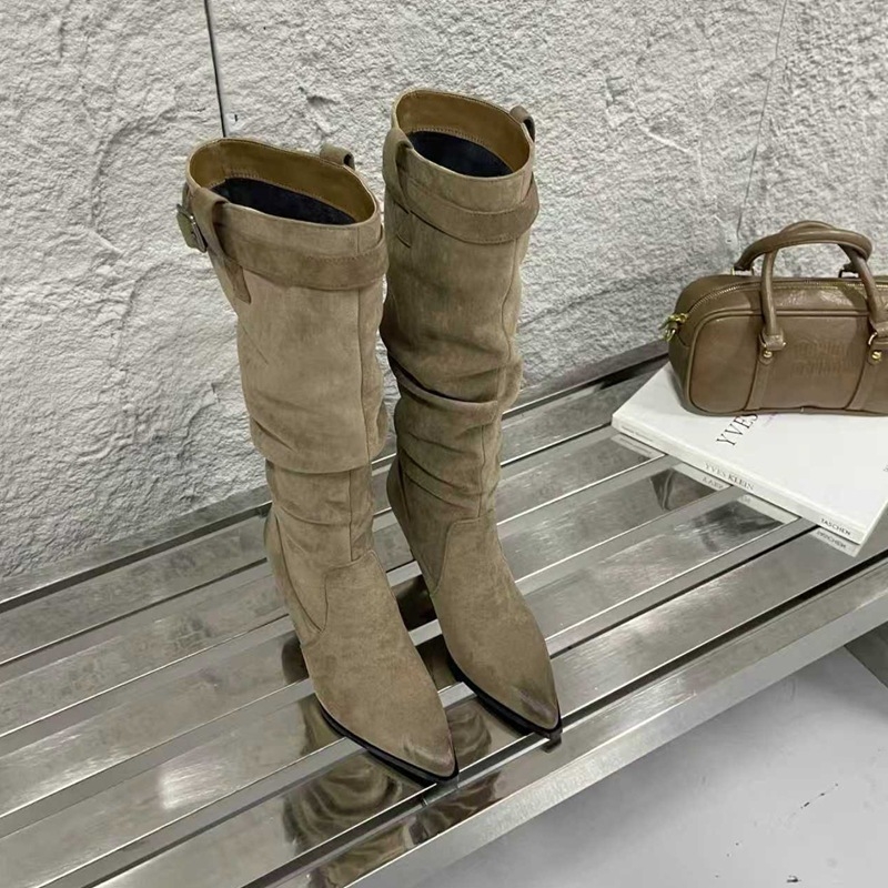 Ženske veluru čizme s oštrim vrhom, visokim topom i uskim potpeticama (6-8 cm)
