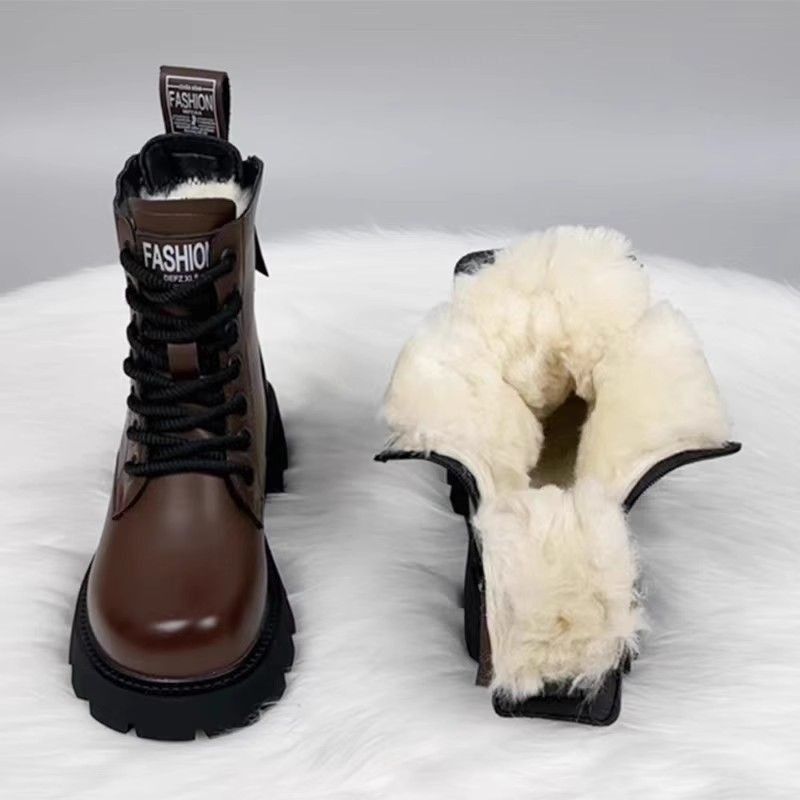 Ženske Martin čizme s flis iznutrom, PU gornji dio, gumeni đon, bočni zatvarač, debeli pet 3–5 cm, zima 2025