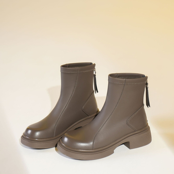 Ženske Martin Chelsea čizme — PU gornji dio, okrugli vrh, kvadratni potpetica 3–5 cm, niski gornji dio