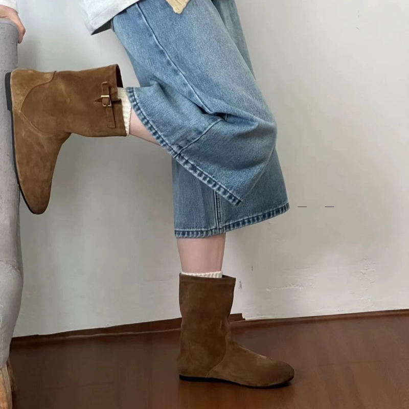 Ženske uske čizme s retro stilom (gornji dio od velura, unutarnje podizanje visine, okrugli vrh, niski pet 1–3 cm, gumeni potplat)
