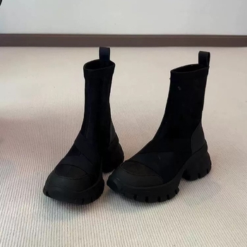 Ženske čarape čizme s gornjim dijelom od split kože, gumeni potplat, okrugla špička, visok šev