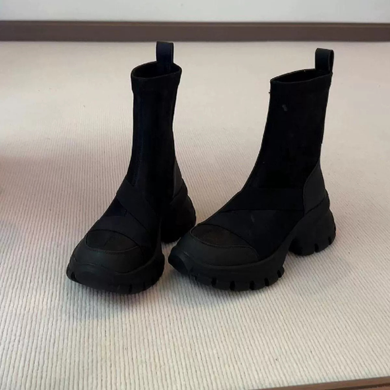 Ženske čarape čizme s gornjim dijelom od split kože, gumeni potplat, okrugla špička, visok šev