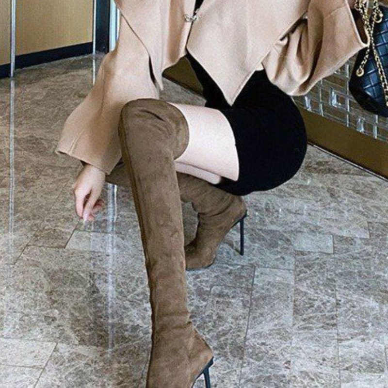 Ženske čizme iznad koljena od velura, oštar vrh, visoki pet 6–8 cm, stražnji zatvarač