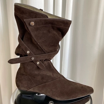 Cizme cowboy din velur cu căptușeală din lână de oaie, vârf ascuțit, gambă înaltă, toc mic 1–3 cm