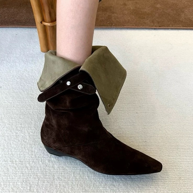 Cizme cowboy din velur cu căptușeală din lână de oaie, vârf ascuțit, gambă înaltă, toc mic 1–3 cm