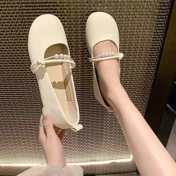 Mary Jane cipele – okrugli nos, gornji materijal od mikrovlakna, potplat od teleće tetive, niski pet 1–3 cm