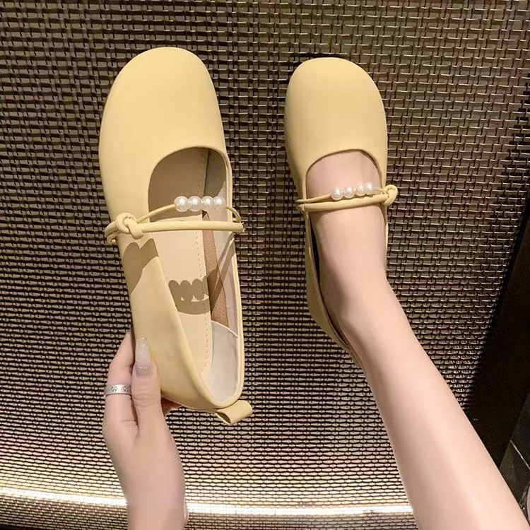 Mary Jane cipele – okrugli nos, gornji materijal od mikrovlakna, potplat od teleće tetive, niski pet 1–3 cm