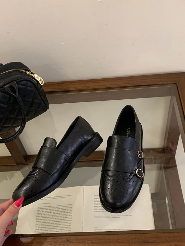 Ženske loaferice s okruglim vrhom — Gornji dio: Super vlakno; Potplat: PU; Visina pete: 3–5 cm, debeli potplat; Otvor: plitak
