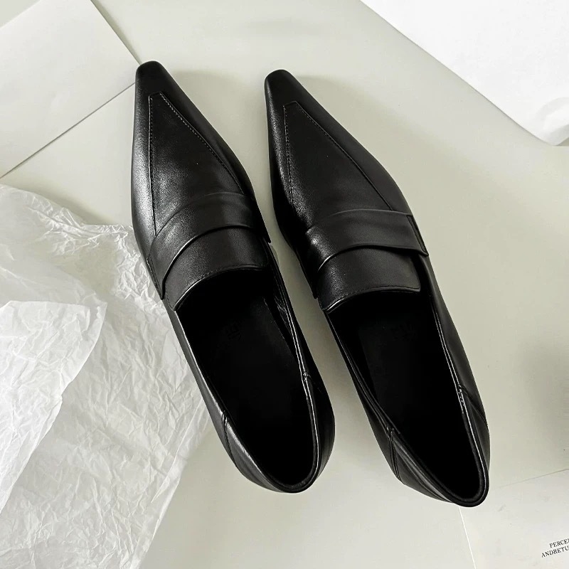 Ženske kožne loaferice s oštrim nosom, dvostruki gornji dio od kože, niski pet do 3 cm, gumena potplat, podstava od svinjske kože