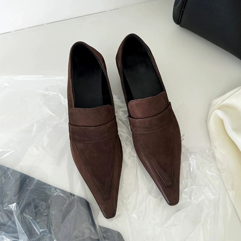 Ženske kožne loaferice s oštrim nosom, dvostruki gornji dio od kože, niski pet do 3 cm, gumena potplat, podstava od svinjske kože