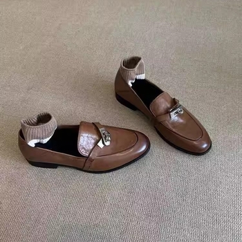 Ženske loaferice, britanski stil, gornji dio od bivlje kože, niski pet 1–3 cm, gumena potplat
