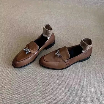 Ženske loaferice, britanski stil, gornji dio od bivlje kože, niski pet 1–3 cm, gumena potplat