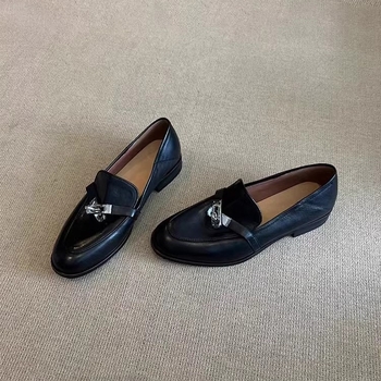 Ženske loaferice, britanski stil, gornji dio od bivlje kože, niski pet 1–3 cm, gumena potplat