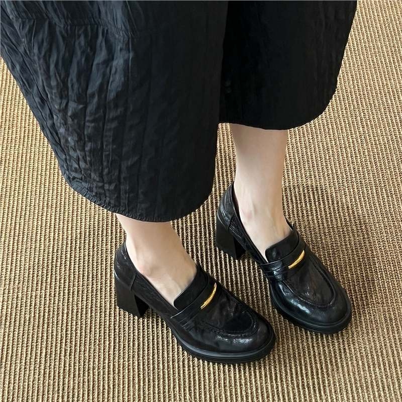 Ženske mokasine: gradski stil, visoke pete 6-8 cm, gornji dio od super fiber, ulošak od prirodne kože, potplat od gume