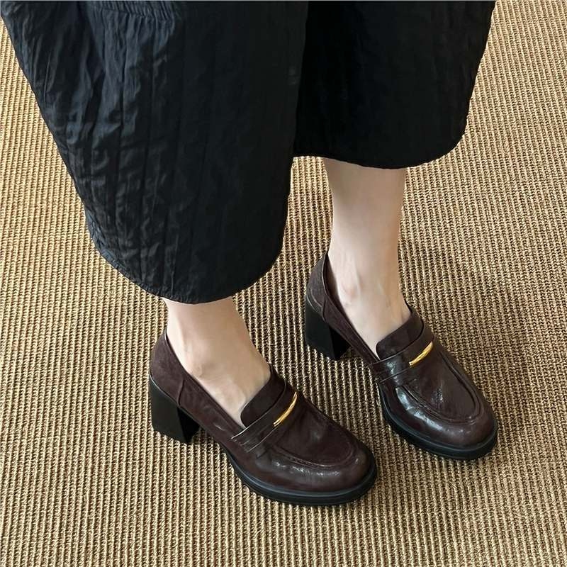 Ženske mokasine: gradski stil, visoke pete 6-8 cm, gornji dio od super fiber, ulošak od prirodne kože, potplat od gume
