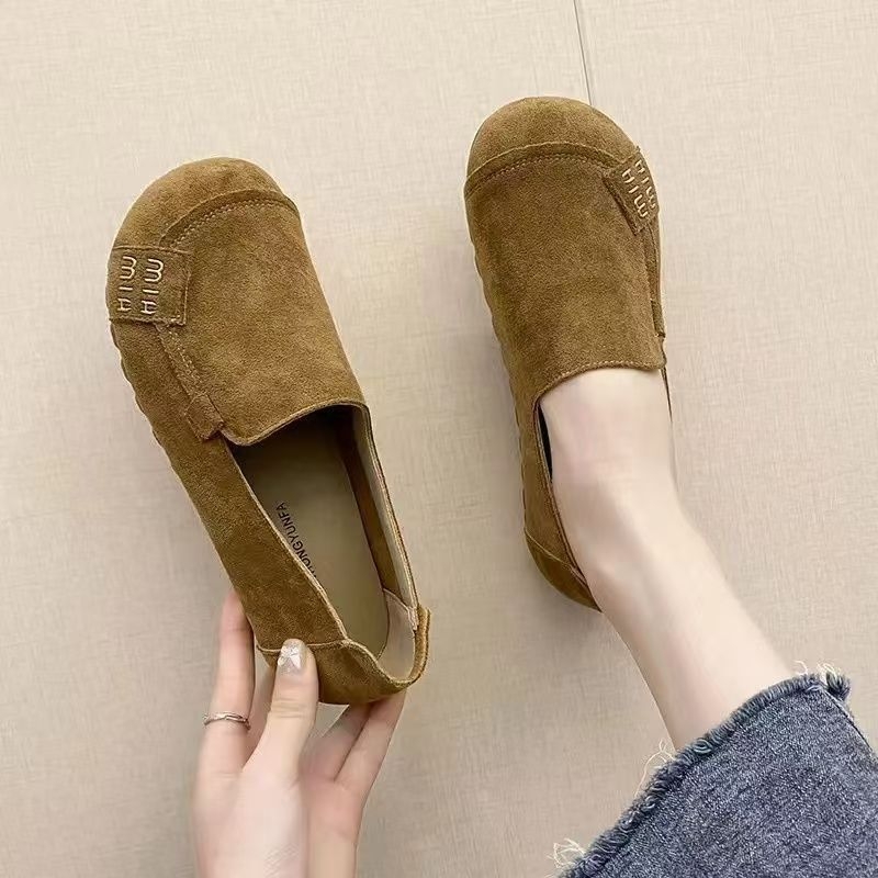 Pantofi slip-on cu vârf rotund, stil Fata Pădurii, partea superioară din velur de bovine, talpă din cauciuc, talpă joasă 1–3 cm, căptușeală textilă