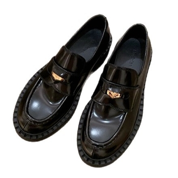 Loafers od prave kože s okruglim nosom, niski pet 1–3 cm, gumeni đon