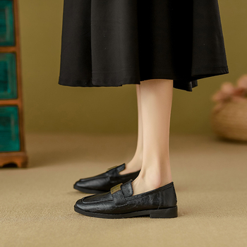 Loafers s kvadratnim vrhom, gornji dio od mikrovlakna, gumena potplat, niski pet 1–3 cm, ulošak od mikrovlaknaste kože