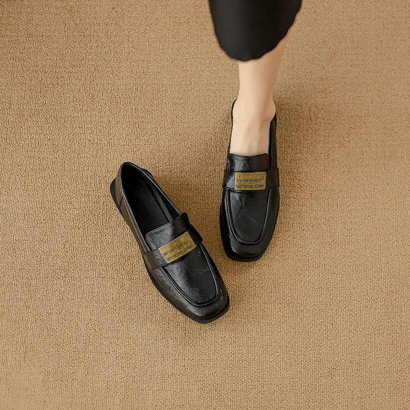 Loafers s kvadratnim vrhom, gornji dio od mikrovlakna, gumena potplat, niski pet 1–3 cm, ulošak od mikrovlaknaste kože