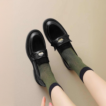 Ženske Slip-On loaferice - okrugli nos, gornji materijal: super fiber, visina pete: 3–5 cm, potplat: guma, uložak: prirodna koža
