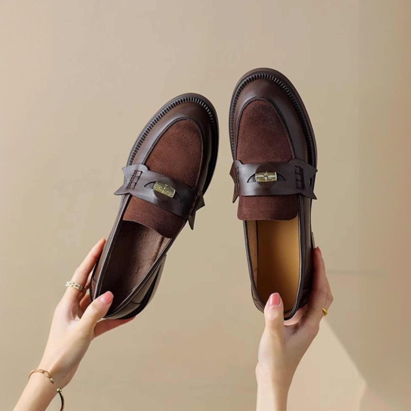 Ženske Slip-On loaferice - okrugli nos, gornji materijal: super fiber, visina pete: 3–5 cm, potplat: guma, uložak: prirodna koža