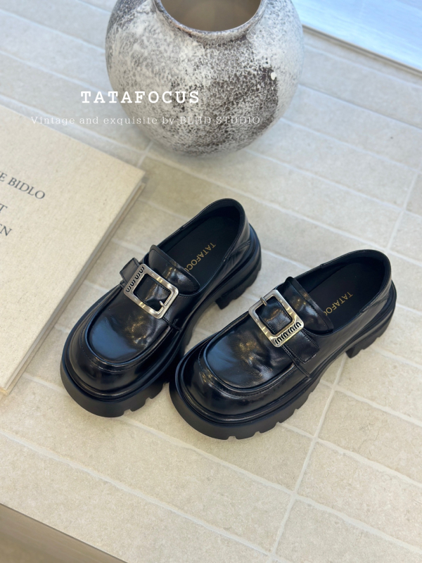 Ženske loaferice s debelim potplatom – PU gornji dio, gumeni potplat, okrugli vrh, srednja visina potpetice 3–6 cm (PU gornji dio; gumeni potplat; okrugli vrh; srednja visina potpetice 3–6 cm)