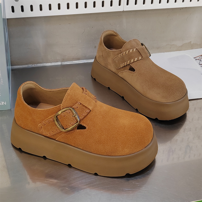 Ženske mokasine s Velcro, okrugli vrh, gornji dio od kravlje veluru, srednji pet 3-6 cm, gumeni potplat