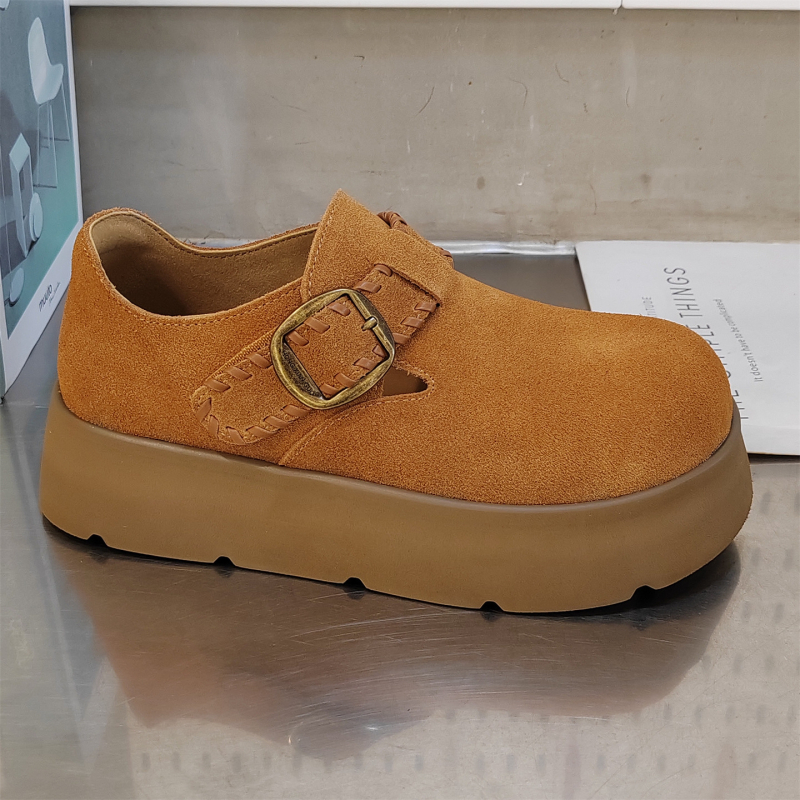 Ženske mokasine s Velcro, okrugli vrh, gornji dio od kravlje veluru, srednji pet 3-6 cm, gumeni potplat