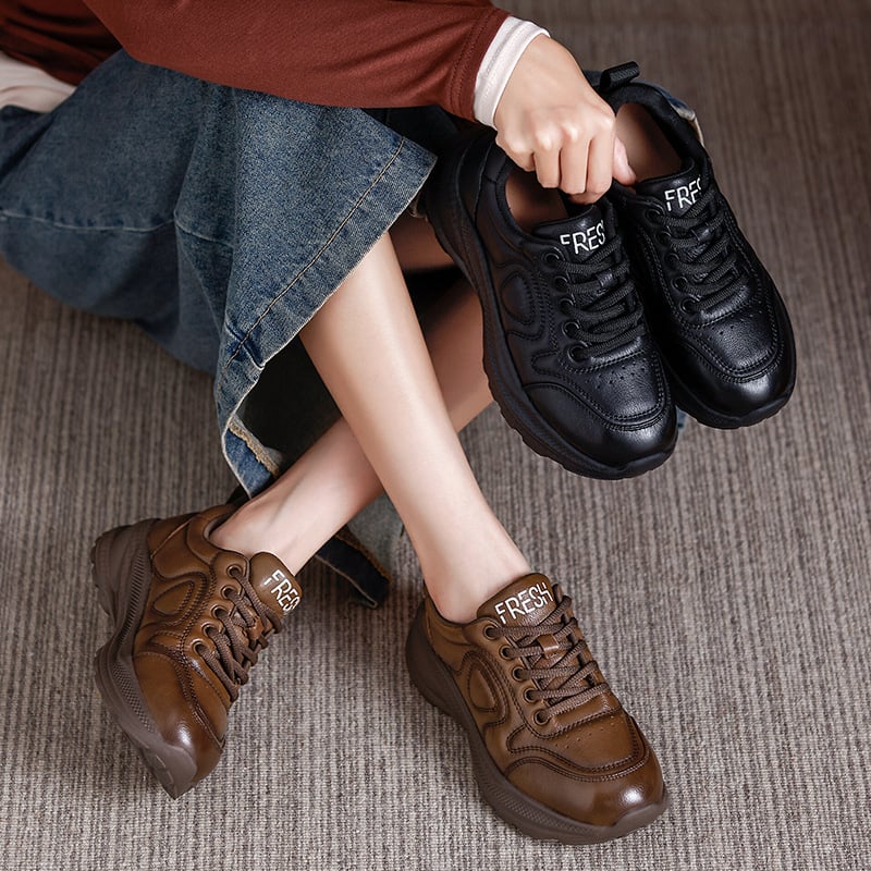 Ženske casual cipele s okruglim vrhom, gornji dio od kože prve sloje, vezice sprijeda, srednje visoka peta 3–5 cm