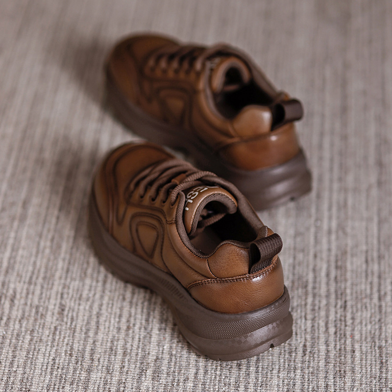 Ženske casual cipele s okruglim vrhom, gornji dio od kože prve sloje, vezice sprijeda, srednje visoka peta 3–5 cm