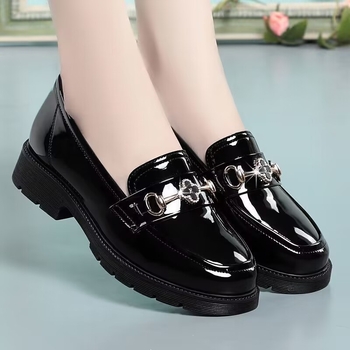 Loafers s okruglim nosom, PU gornji dio, gumeni đon, srednji peta 3-5 cm, britanski ležerni stil.