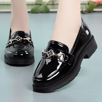 Loafers s okruglim nosom, PU gornji dio, gumeni đon, srednji peta 3-5 cm, britanski ležerni stil.