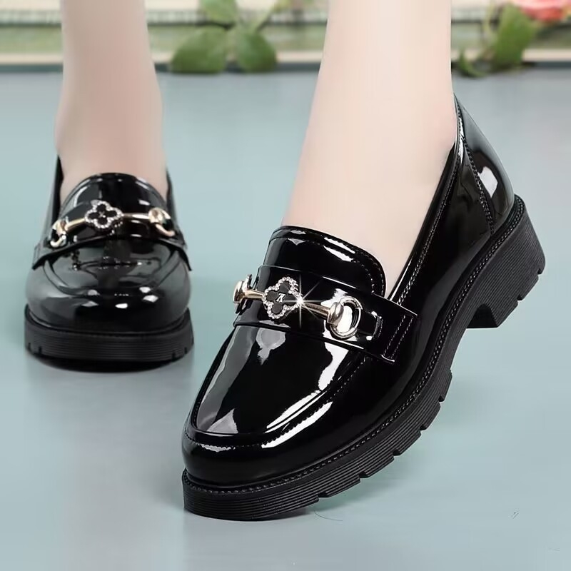 Loafers s okruglim nosom, PU gornji dio, gumeni đon, srednji peta 3-5 cm, britanski ležerni stil.